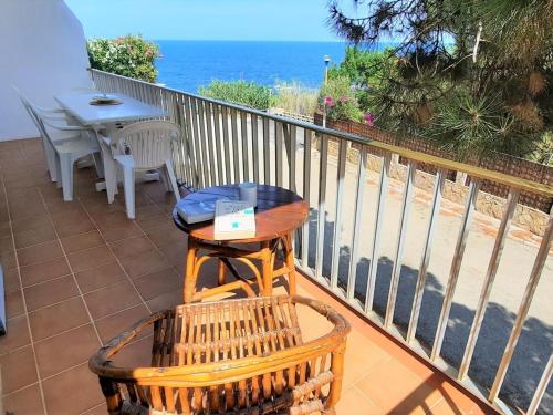 Apartamento Familiar Cerca de la Playa en Llançà con Aparcamiento y Mascotas Permitidas - ES-170-2