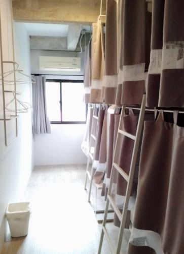 Foto Bangkokis asuva majutusasutuse Bedspread Hostel galeriist