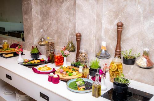 Comida en o cerca de este hotel