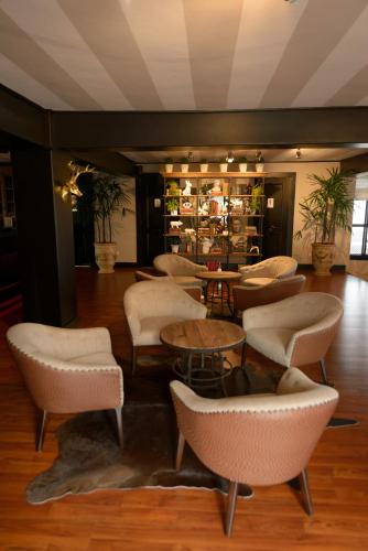 a restaurant with chairs and tables and tablesearcher at Camp David Ranch in Santiago de los Caballeros