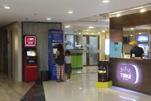 Lobi atau kawasan kaunter penerimaan di OMP 17J-T1, Seaview, Beach, Pool Access,Near Airport, Fast Wi-fi, Netflix