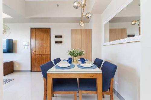 Gambar di galeri bagi OMP 17J-T1, Seaview, Beach, Pool Access,Near Airport, Fast Wi-fi, Netflix di Punta Engaño