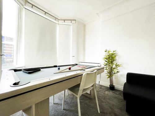 a room with a ping pong table and a chair at Chic City Loft Room in Liverpool