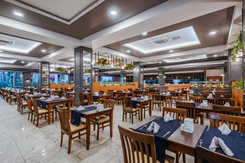 a dining room with wooden tables and chairs at SUN HEAVEN FAMILY & SPA in Alanya