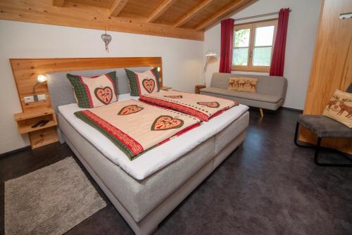Postel nebo postele na pokoji v ubytování Traumferienwohnung Alpenliebe Sommer-Hörnerbahnen kostenlos