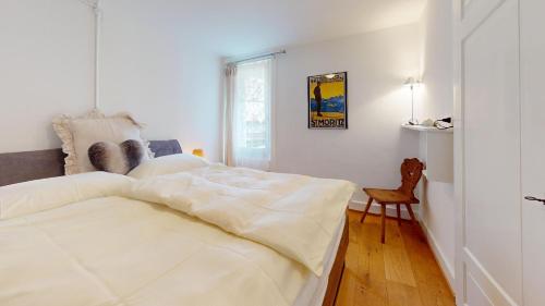 Un pat sau paturi într-o cameră la Apartment Chavallera 5