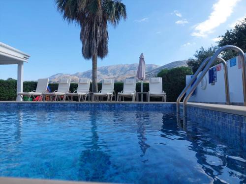 Villa Uranos- Less than 5-Min Walk to Kalivaki Beach