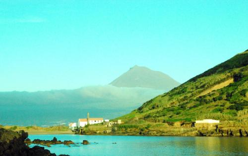 a body of water with a mountain in the background at Residência Machado in Horta
