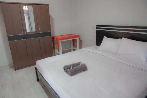 Una cama o camas en una habitación de Tobay Family Home