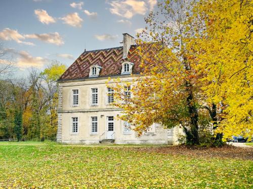 Κήπος έξω από το Écrin exclusif au sein d'un château en Bourgogne