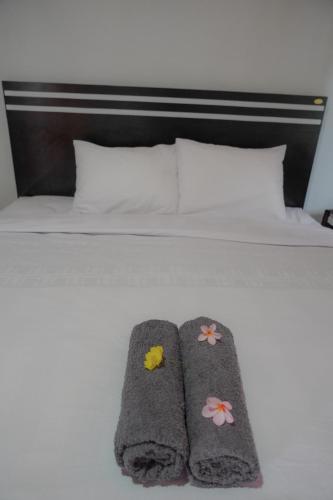 Una cama o camas en una habitación de Tobay Family Home