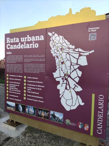 a sign with a map of the province of cuba at Apartamento Puerta del Sol de 1 habitación in Candelario