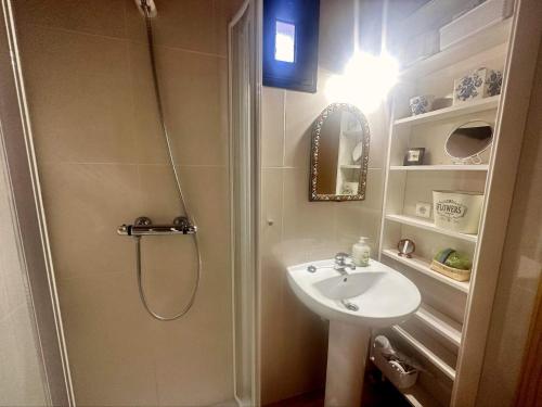 a bathroom with a shower and a sink at Chalet en la naturaleza cerca de Segovia y Ávila in Ituero y Lama