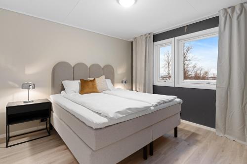 Postel nebo postele na pokoji v ubytování Enter Tromsø - The Mountain View
