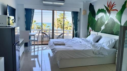 A bed or beds in a room at Boho Rent A room