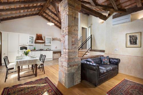 Villa Malini with Pool, Sauna and Fenced Garden