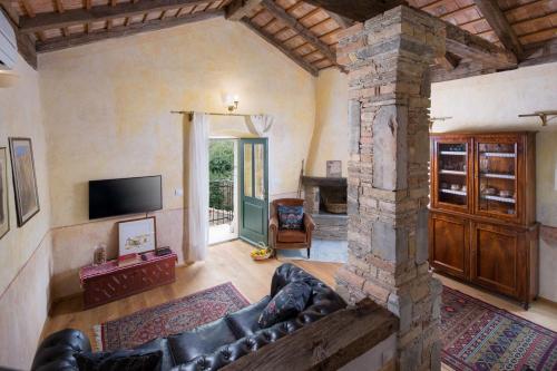 Villa Malini with Pool, Sauna and Fenced Garden
