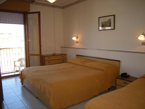 Posteľ alebo postele v izbe v ubytovaní Hotel Continental