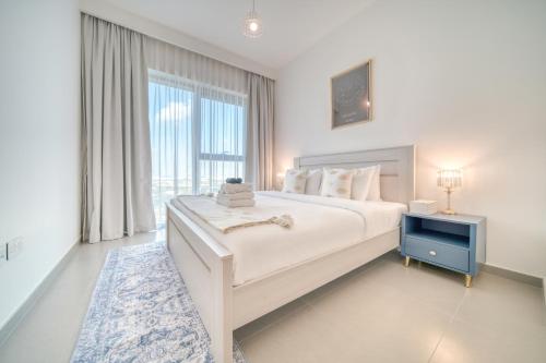 Postel nebo postele na pokoji v ubytování Dubai Elegance: 1BR with DIFC & Zabeel Views