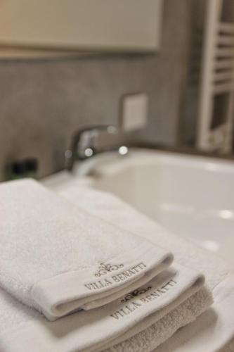 a white towel sitting on top of a bathroom sink at Villa Benatti in Carpi