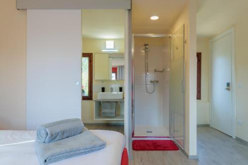 - Baño con ducha y 2 toallas en una cama en 5 min dal centro - Ca'Lea - Motta di Livenza, en Motta di Livenza