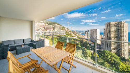 a room with a table and chairs on a balcony at Large terrace, sea view, 5mn from Monaco in Beausoleil