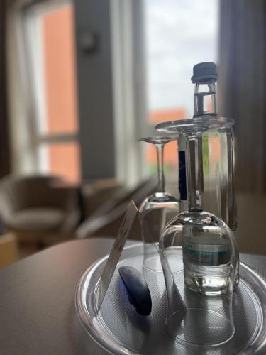 a bottle of water sitting on a plate on a table at Hotel Deichvoigt in Cuxhaven