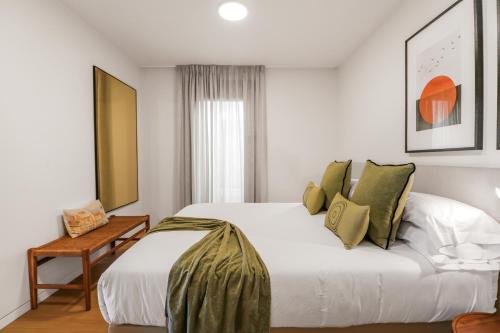 En eller flere senge i et værelse på Agaete 2BR Coastal Retreat