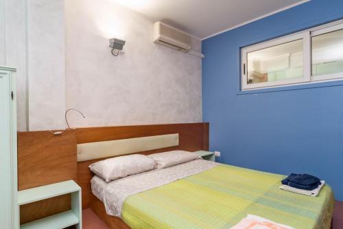 A bed or beds in a room at Fegina 3 DELuxe Bedrooms & Bathrooms