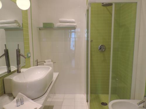 A bathroom at Fegina 3 DELuxe Bedrooms & Bathrooms