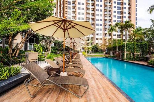 Bazén v ubytování Condo Pattaya Seaview nebo v jeho okolí
