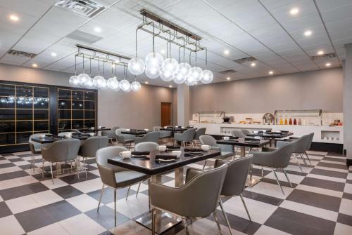 a restaurant with tables and chairs in a room at Wyndham Lancaster Resort and Convention Center in Lancaster