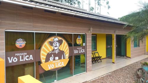 a building with a sign on the side of it at Pousada Vô Lica com piscina in Penha