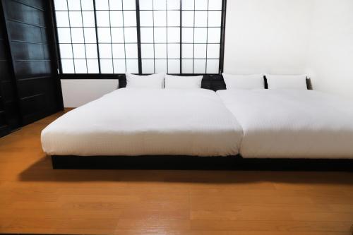 Lova arba lovos apgyvendinimo įstaigoje Samurai tei by YADORU KYOTO HANARE