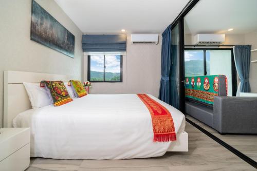 Ένα ή περισσότερα κρεβάτια σε δωμάτιο στο The Title Residencies Naiyang Beach