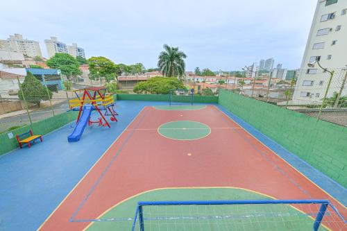an empty basketball court on the roof of a building at Hotel Nacional Inn Piracicaba in Piracicaba
