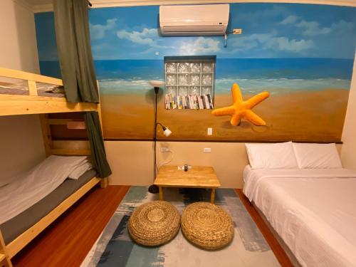 a small room with a bed and a table at Sea Travel in Xiaoliuqiu