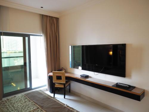 TV a/nebo společenská místnost v ubytování Studio Apartment in Business Bay