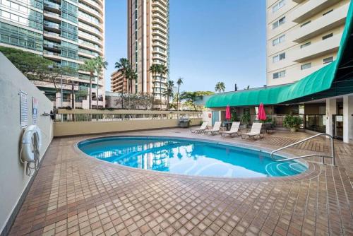 a swimming pool in the middle of a building at Waikiki Beach Golden Holiday in Honolulu
