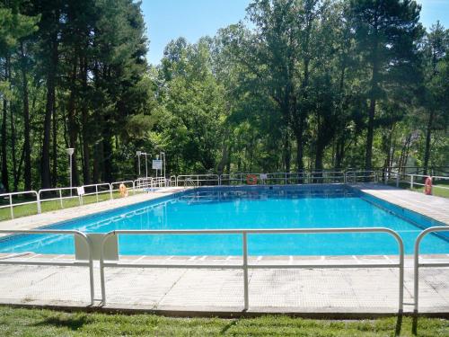 Piscina de la sau aproape de Hotel La Pardina