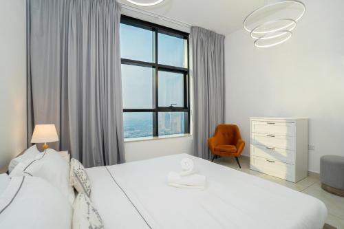 Postel nebo postele na pokoji v ubytování Tanin - Modern Spacious 1BR Apartment With 2 Balconies