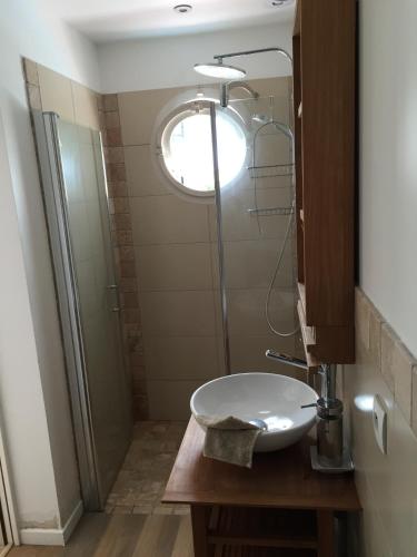 Photo de la galerie de l'établissement La Villa Blanche, à Bussy-Saint-Martin