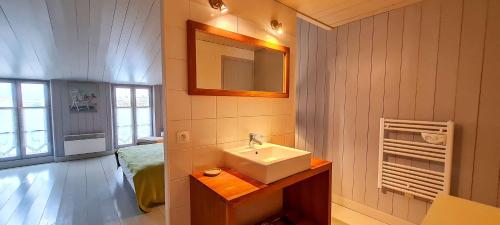 a bathroom with a sink and a mirror at Magnifique maison de village rhétaise in Sainte-Marie-de-Ré