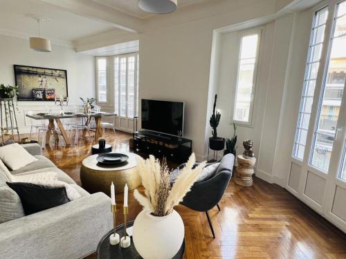 Luxueux Appartement 115m2, 3 Chambres centre ville avec parking à 5 min plage -climatisation photo 14