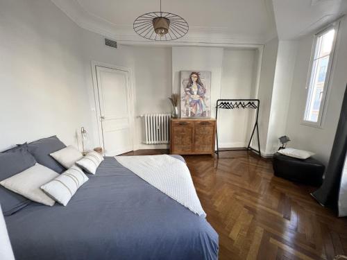 Luxueux Appartement 115m2, 3 Chambres centre ville avec parking à 5 min plage -climatisation photo 8