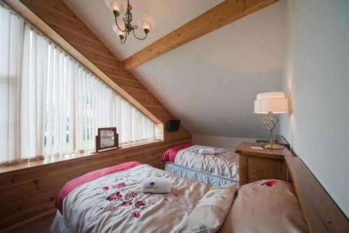 Katil atau katil-katil dalam bilik di Poplar Tree Eco Lodge