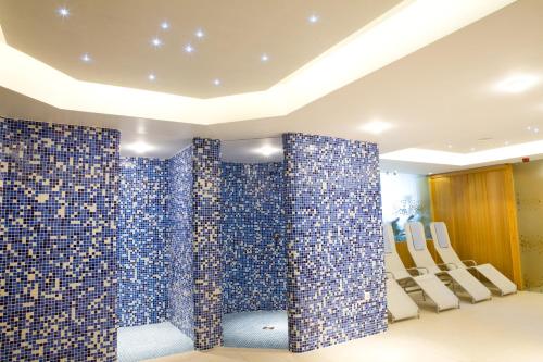 Ett badrum på Zenit Wellness Hotel Balaton
