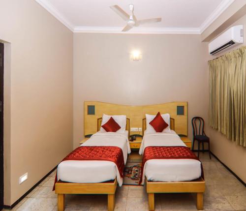 Postel nebo postele na pokoji v ubytování Hotel Vinayaga Excellenciy Tiruppur