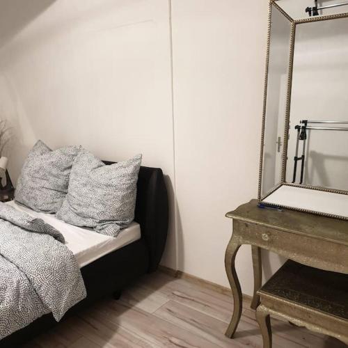 Postel nebo postele na pokoji v ubytování Schöne geräumige 3 Zimmer Wohnung in Heidelberg