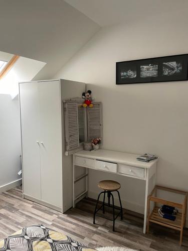 a bedroom with a desk with a teddy bear on it at Chambre d hôte in Saint-Herblain